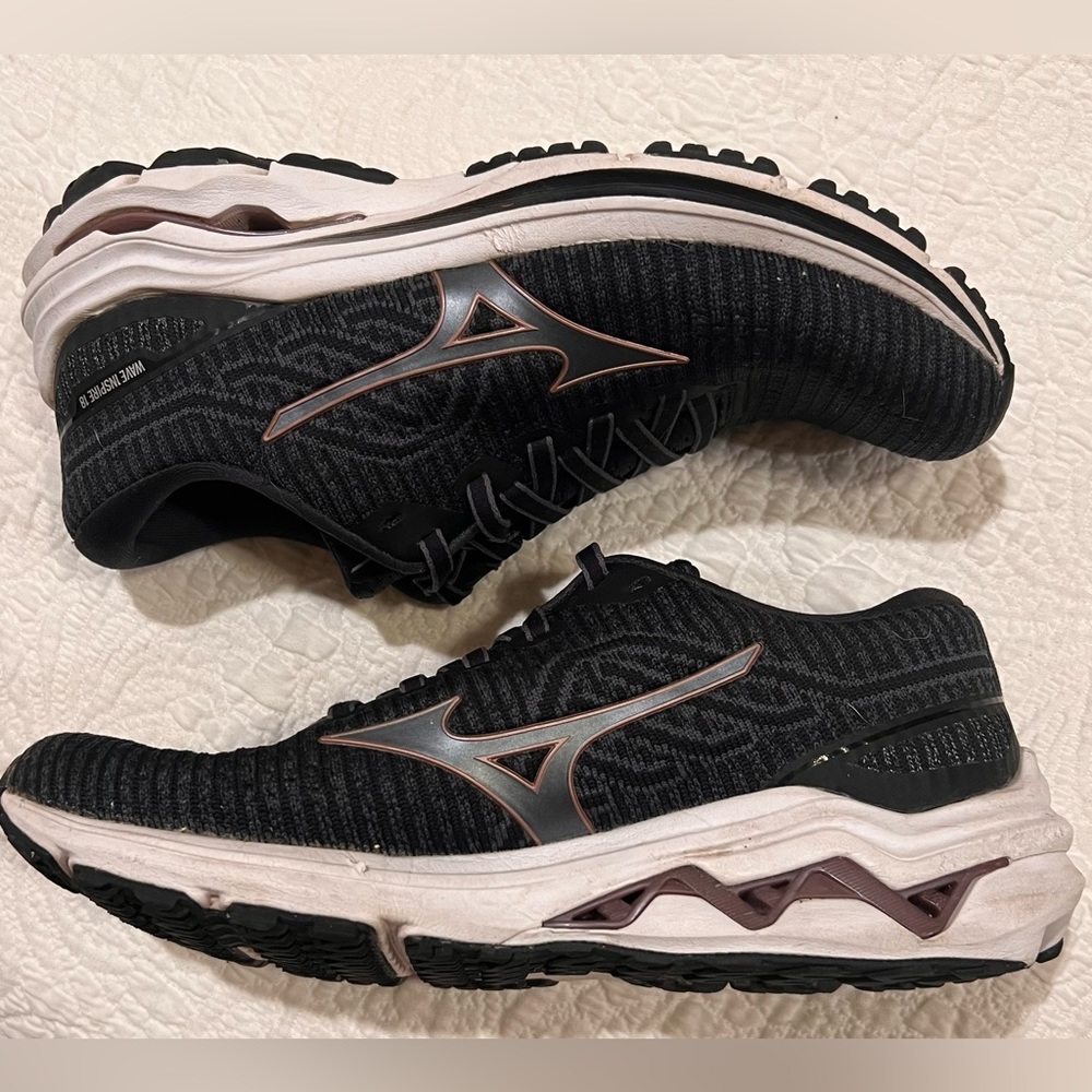 Mizuno Wave Inspire runners Size 8